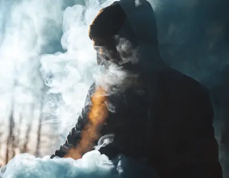 Skyfall drug Ung mand med vape